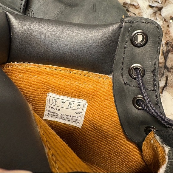 Black timberlands size 3.5 - Picture 8 of 8